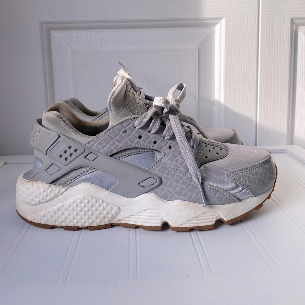 Nike Huarache Women’s Air Casual Shoes